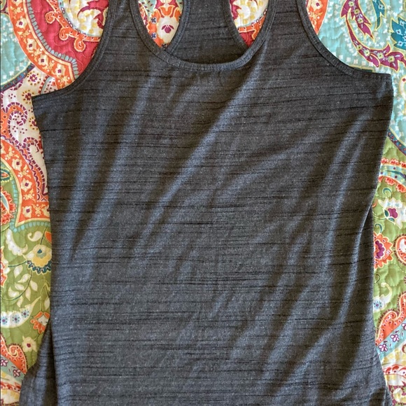 Woman’s Reebok light weight work out tank - Picture 5 of 8